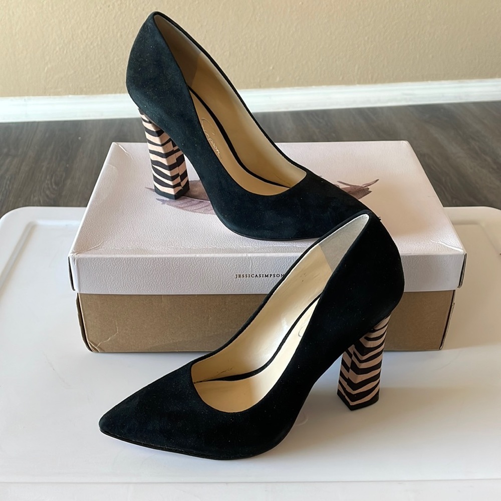 NWB Jessica Simpson Accie Pumps